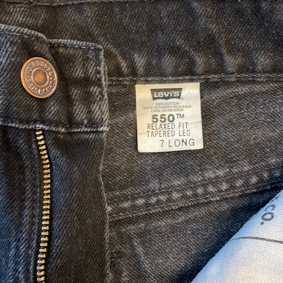Black Levi’s 550 shorts - Picture 2 of 2
